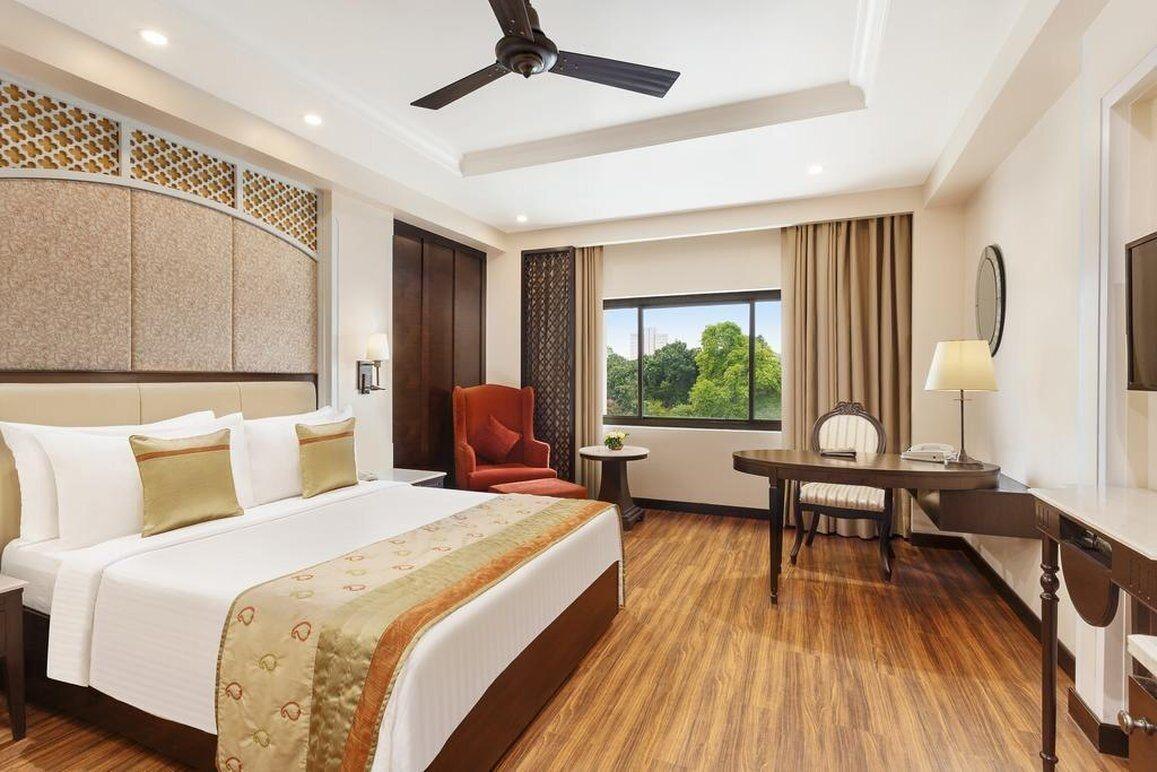 La Place Sarovar Portico Lucknow Buitenkant foto